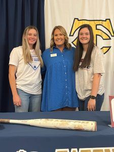 DE Students Sign with College